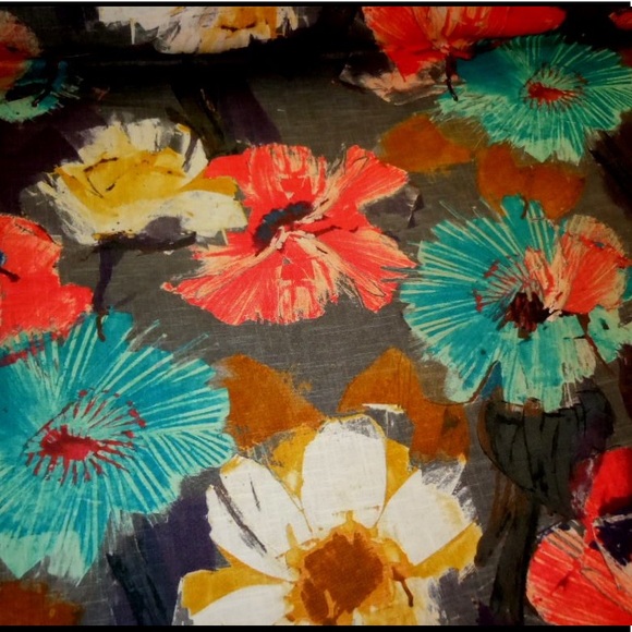 2.75 Yards Hamilton Nikita in Graphite Boho Floral - Picture 4 of 5